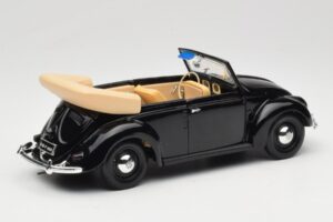 Volkswagen Бръмбар Кабриолет Черен Maisto 1:18 37800-M6 Метал — снимка 3 от 8