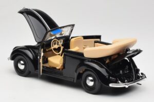 Volkswagen Бръмбар Кабриолет Черен Maisto 1:18 37800-M6 Метал — снимка 5 от 8