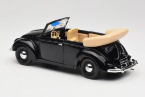 Volkswagen Бръмбар Кабриолет Черен Maisto 1:18 37800-M6 Метал — снимка 7 от 8