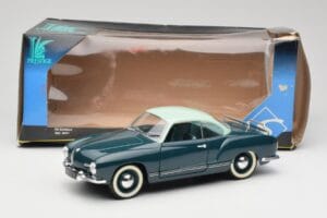 Volkswagen Karmann Ghia Син Solido 1:18 8061 Метал — снимка 8 от 8