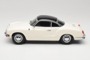 Volkswagen Karmann Ghia Крем Черен Minichamps 1:18 155054021 Метал — снимка 3 от 6