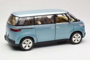 Volkswagen Microbus Concept Светлозелен Revell 1:18 08444 Метал — снимка 3 от 8