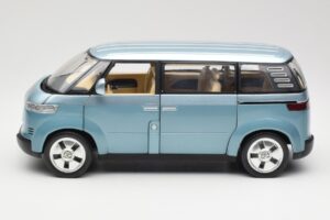 Volkswagen Microbus Concept Светлозелен Revell 1:18 08444 Метал — снимка 4 от 8