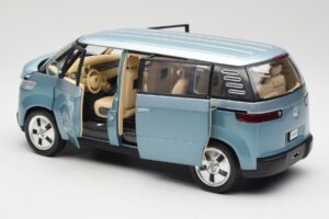 Volkswagen Microbus Concept Светлозелен Revell 1:18 08444 Метал — снимка 5 от 8
