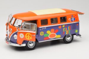 Volkswagen Microbus T1 Flower Power Road Signature 1:18 92329 Метал — снимка 2 от 8