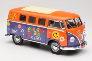 Volkswagen Microbus T1 Flower Power Road Signature 1:18 92329 Метал — снимка 6 от 8