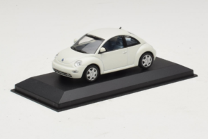 Volkswagen New Beetle Бял Minichamps 1:43 430058005 Метал — снимка 2 от 4