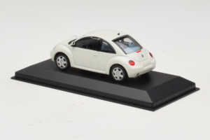Volkswagen New Beetle Бял Minichamps 1:43 430058005 Метал — снимка 3 от 4