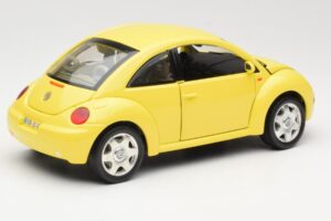 Volkswagen New Beetle Жълт Bburago 1:18 BEETLE001 Метал — снимка 3 от 8
