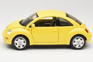 Volkswagen New Beetle Жълт Bburago 1:18 BEETLE001 Метал — снимка 4 от 8