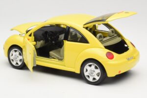 Volkswagen New Beetle Жълт Bburago 1:18 BEETLE001 Метал — снимка 5 от 8