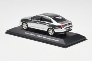 Volkswagen Passat B6 Chrome Silver 10 Years Volkswagen Magazine Minichamps 1:43 PASSAT004 Метал — снимка 3 от 4
