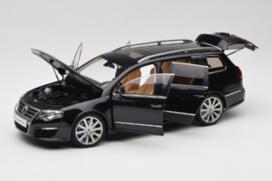 Volkswagen Passat B6 R36 Variant Черен NZG 1:18 KF044-4A Метал — снимка 2 от 8