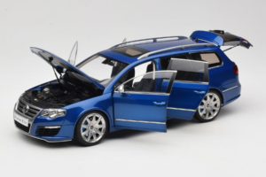 Volkswagen Passat B6 R36 Variant Син NZG 1:18 KF044 Метал — снимка 2 от 9