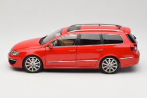 Volkswagen Passat B6 R36 Variant Червен NZG 1:18 KF044-5 Метал — снимка 4 от 8