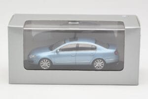 Volkswagen Passat B6 Blue Metallic Minichamps 1:43 PASSAT002 Метал — снимка 4 от 4