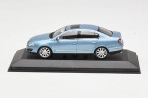 Volkswagen Passat B6 Blue Metallic Minichamps 1:43 PASSAT002 Метал