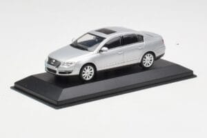 Volkswagen Passat B6 Сребрист Minichamps 1:43 PASSAT003 Метал — снимка 2 от 4