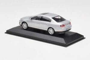 Volkswagen Passat B6 Сребрист Minichamps 1:43 PASSAT003 Метал — снимка 3 от 4