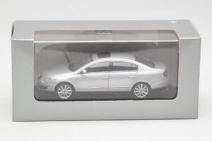 Volkswagen Passat B6 Сребрист Minichamps 1:43 PASSAT003 Метал — снимка 4 от 4