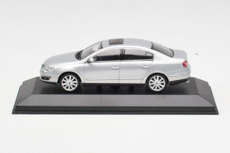 Volkswagen Passat B6 Сребрист Minichamps 1:43 PASSAT003 Метал