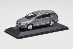 Volkswagen Passat B6 Variant Grey Metallic Minichamps 1:43 PASSAT005 Метал — снимка 2 от 4