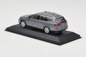 Volkswagen Passat B6 Variant Grey Metallic Minichamps 1:43 PASSAT005 Метал — снимка 3 от 4
