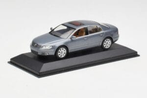 Volkswagen Phaeton 3D Сив Minichamps 1:43 3D0099300GPR7Q Метал — снимка 2 от 4