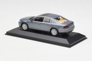 Volkswagen Phaeton 3D Сив Minichamps 1:43 3D0099300GPR7Q Метал — снимка 3 от 4