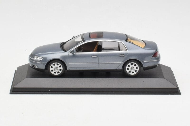 Volkswagen Phaeton 3D Сив Minichamps 1:43 3D0099300GPR7Q Метал