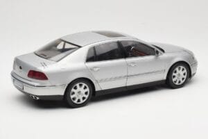 Volkswagen Phaeton D1 Silver Metallic AUTOart 1:18 79742 Метал — снимка 3 от 8