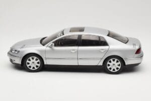 Volkswagen Phaeton D1 Silver Metallic AUTOart 1:18 79742 Метал — снимка 4 от 8