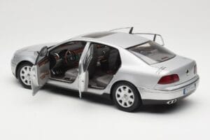 Volkswagen Phaeton D1 Silver Metallic AUTOart 1:18 79742 Метал — снимка 5 от 8