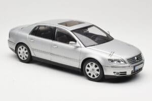 Volkswagen Phaeton D1 Silver Metallic AUTOart 1:18 79742 Метал — снимка 6 от 8