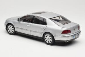 Volkswagen Phaeton D1 Silver Metallic AUTOart 1:18 79742 Метал — снимка 7 от 8