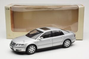Volkswagen Phaeton D1 Silver Metallic AUTOart 1:18 79742 Метал — снимка 8 от 8