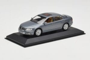 Volkswagen Phaeton Light Blue Metallic Minichamps 1:43 VW002 Метал — снимка 2 от 4