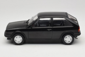 Volkswagen Polo II Coupe G40 Черен MCG 1:18 MCG18524 Метал — снимка 3 от 6