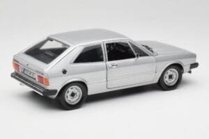 Volkswagen Scirocco GT Mk1 Silver Metallic Revell 1:18 08833 Метал — снимка 3 от 8