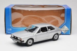 Volkswagen Scirocco GT Mk1 Silver Metallic Revell 1:18 08833 Метал — снимка 8 от 8