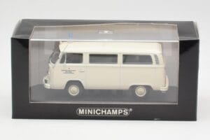 Volkswagen T2 Ambulance DRK Minichamps 1:43 400053090 Метал — снимка 4 от 4