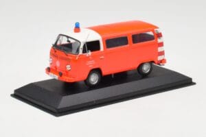Volkswagen T2 Bus Пожарна Frankfurt Червени Брони Minichamps 1:43 400053091-V1 Метал — снимка 2 от 4