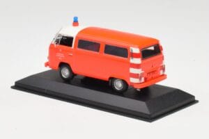 Volkswagen T2 Bus Пожарна Frankfurt Червени Брони Minichamps 1:43 400053091-V1 Метал — снимка 3 от 4
