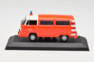 Volkswagen T2 Bus Пожарна Frankfurt Червени Брони Minichamps 1:43 400053091-V1 Метал