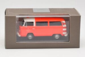 Volkswagen T2 Bus Пожарна Frankfurt Minichamps 1:43 400053091-R Метал — снимка 4 от 4