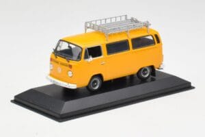 Volkswagen T2 Bus Жълт Minichamps 1:43 400053002 Метал — снимка 2 от 4