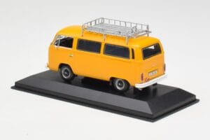 Volkswagen T2 Bus Жълт Minichamps 1:43 400053002 Метал — снимка 3 от 4