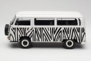 Volkswagen T2a Bus Safari Schuco 1:18 191 Метал — снимка 4 от 8
