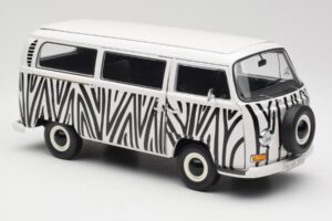 Volkswagen T2a Bus Safari Schuco 1:18 191 Метал — снимка 6 от 8