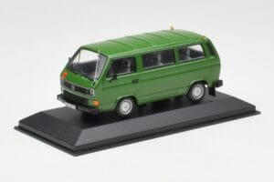 Volkswagen T3 Bus Зелен Minichamps 1:43 400055000 Метал — снимка 2 от 4